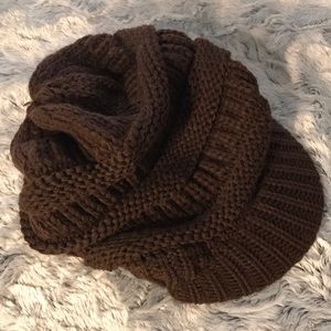 Knitted slouch beanie with bill